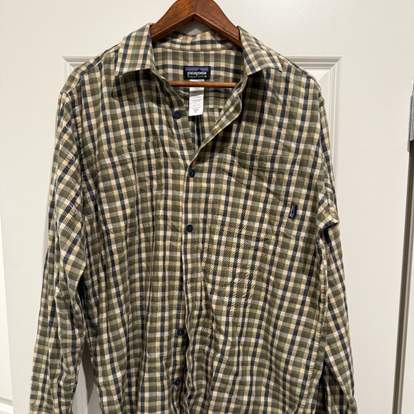 Patagonia Button-Up Medium Green Plaid - Picture 1 of 2